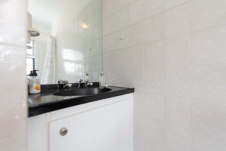 3 Bedroom Property for Sale in Sea Point Western Cape
